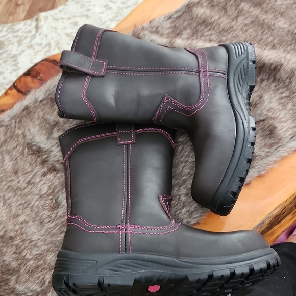 Avengers Brown Boots with Pink Stitching - Picture 4 of 8